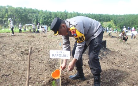 Polres Bondowoso Ambil Bagian Tanam 1.000 Pohon di Gerakan Sedekah Oksigen