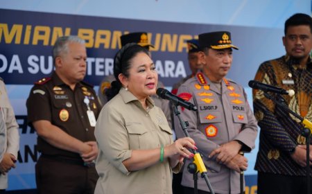 Ketua Komisi IV DPR RI Apresiasi Polri pada Pelepasan 22 Kontainer Bantuan ke Sumatra