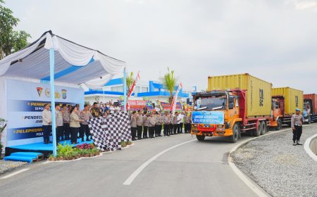 Kapolri Berangkatkan Bantuan Bencana ke Sumatera