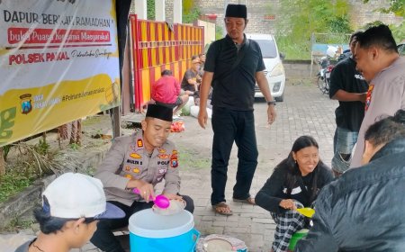 Dapur Berkah Ramadan Polsek Pakal Disambut Antusias Warga
