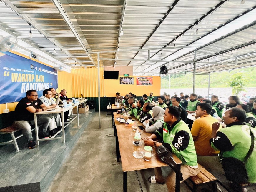 Secangkir Kopi Jadi Sarana Sinergi Polres Gresik dengan Driver Ojol di Operasi Keselamatan Semeru
