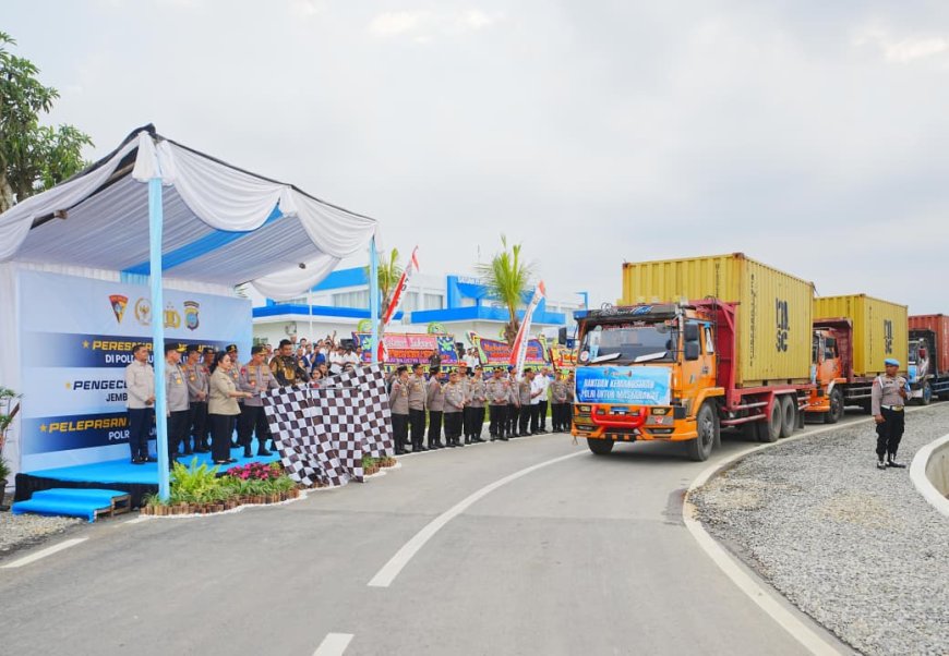 Kapolri Lepas 22 Kontainer Bantuan, Tegaskan Komitmen Negara