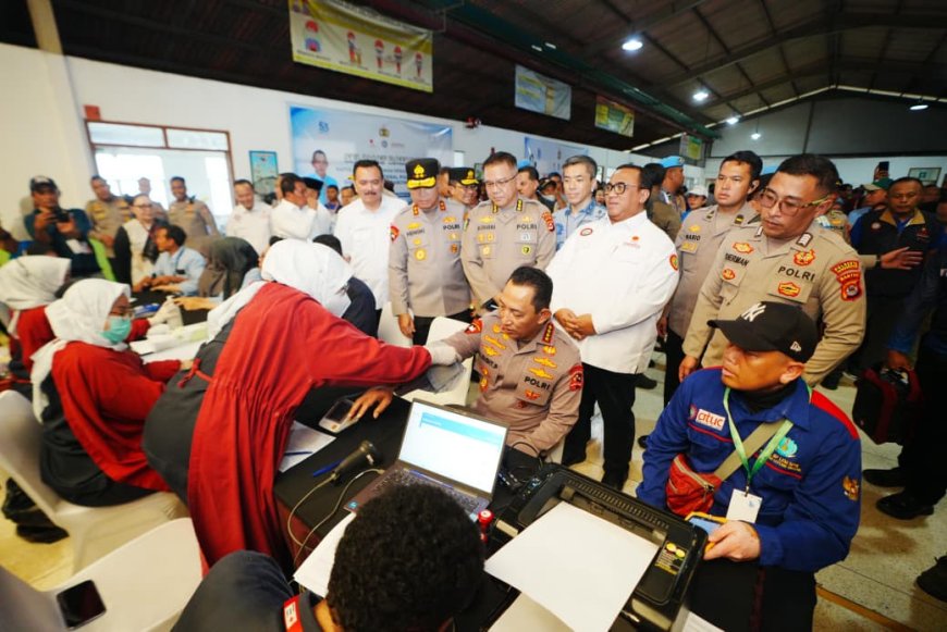 Aksi Donor Darah Kapolri saat Hadiri Milad ke-53 KSPSI