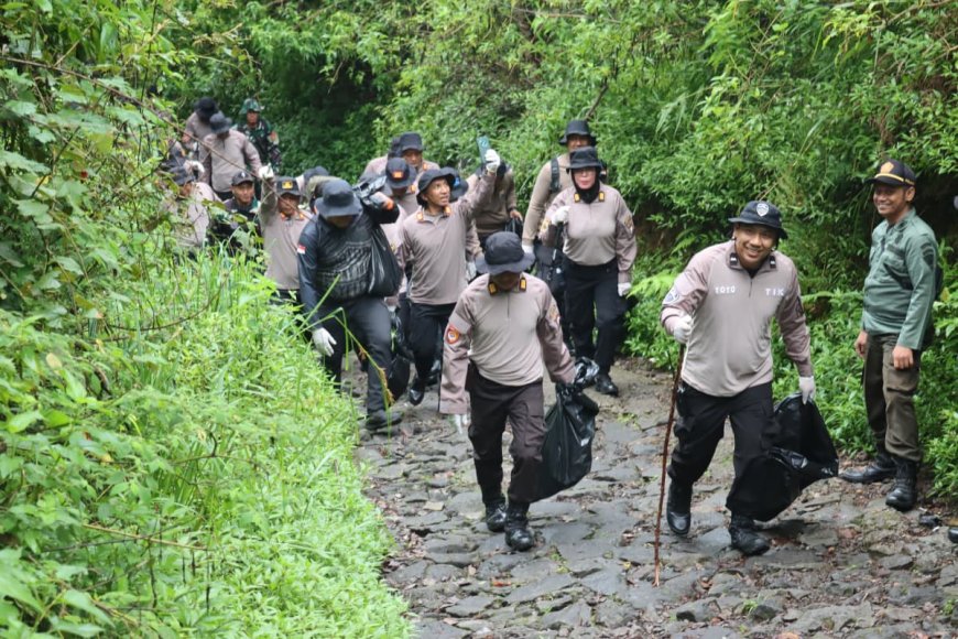 Polres Magetan Turun Tangan Korve di Gunung Lawu