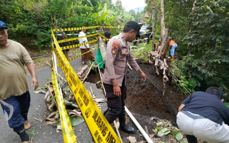Longsor Ganggu Akses, Polisi Lakukan Pengamanan