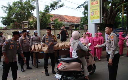 Ramadan Penuh Berkah, Polres Sumenep Kolaborasi Berbagi Takjil