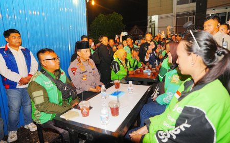 Kapolri Ajak Ojol Diskusi Santai di Kedai Ado Presisi