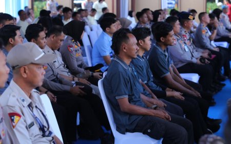 Menjelang Idul Fitri, Kapolri Salurkan Bantuan kepada Personel