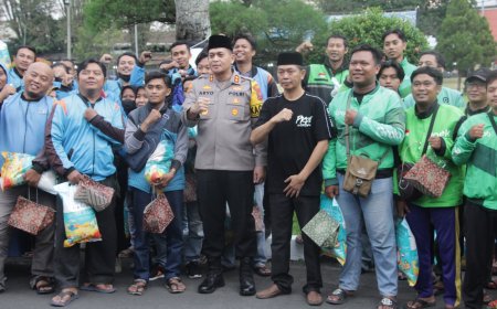 Polres Bondowoso Gandeng PKDI Berbagi Takjil Ramadan
