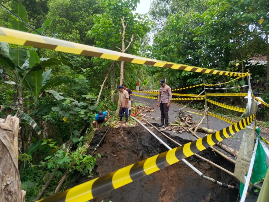 Police Line Terpasang, Jalur Tempursari Dijaga Ketat