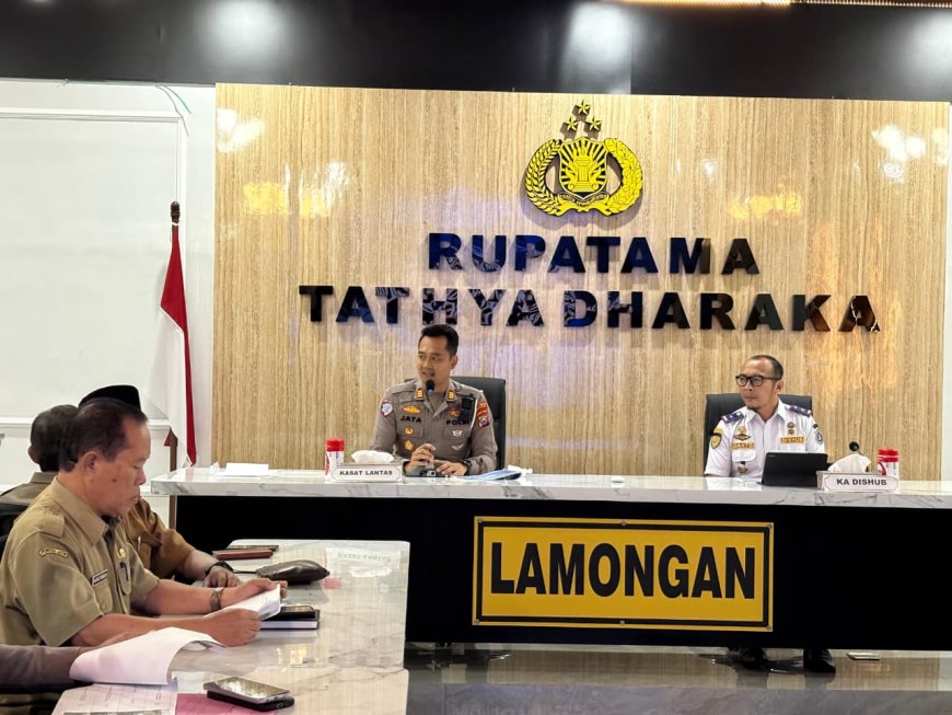 Polres Lamongan Perketat Pengaturan Lalin di Perlintasan Kereta Api