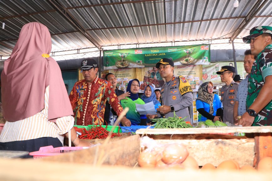Sidak Pasar, Polres Ngawi Pastikan Harga Tetap Terkendali