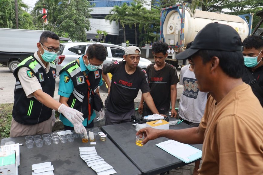 Jelang Mudik, Polisi Tes Urine Pengemudi Angkutan