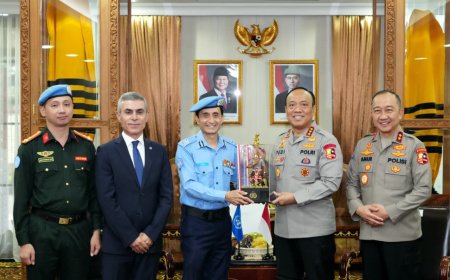    Polri Perkuat Komitmen Keselamatan Penjaga Perdamaian Dunia, Tegaskan Kerja Sama Berkelanjutan dengan PBB   