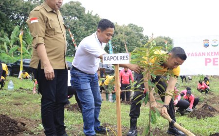 Hari Bumi, Polres Madiun Gandeng Perhutani Tanam Ribuan Bibit      