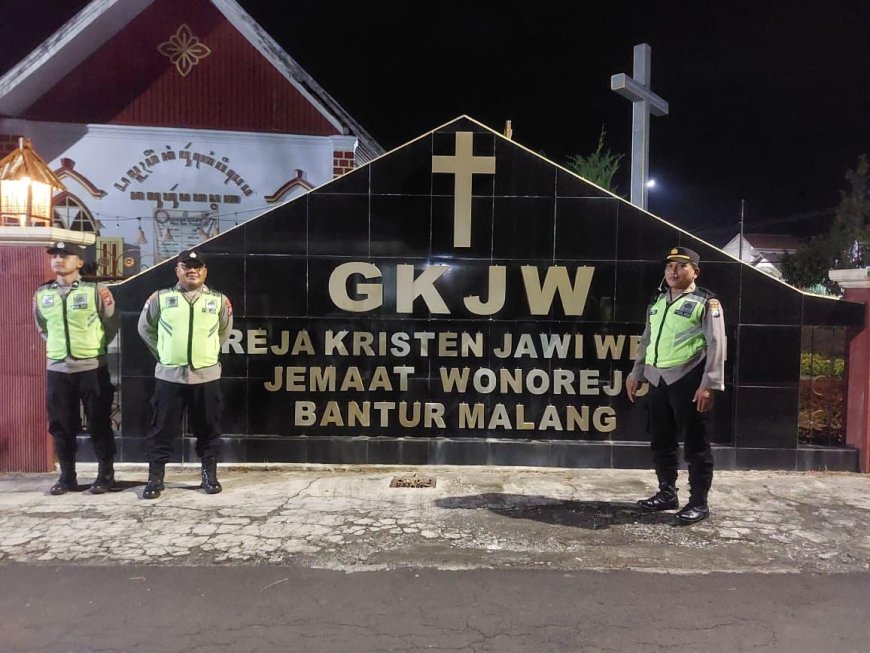 Polres Malang Kerahkan Personel Jaga Gereja saat Paskah