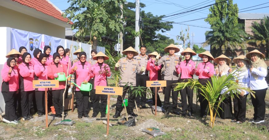 Aksi Peduli Lingkungan, Polres Probolinggo Hijaukan Wilayah