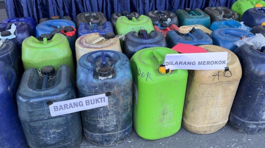 Dua Tersangka Penimbunan BBM Ditangkap Polisi