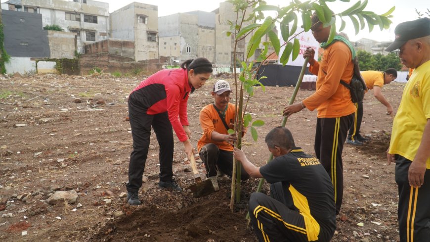 Aksi Peduli Lingkungan Warnai Asrama Polisi Koblen