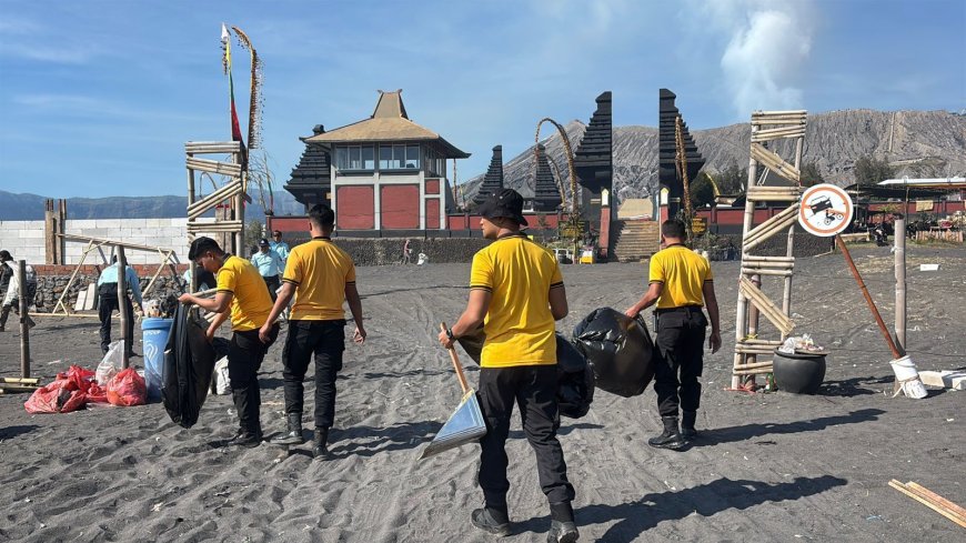 Bakti Bersih Jadi Bagian Pengabdian Polres Probolinggo untuk Lingkungan